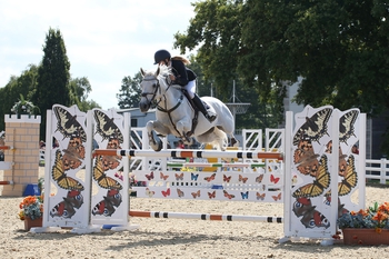 Eloise Squibb takes the Pony Foxhunter Masters